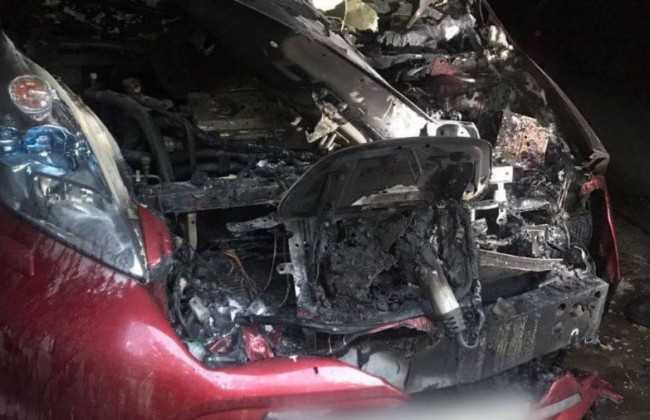 В Киевской области во время зарядки вспыхнул электромобиль