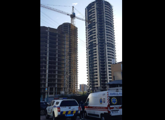 В Киеве новое самоубийство подростков: две девушки выпрыгнули с крыши недостроя