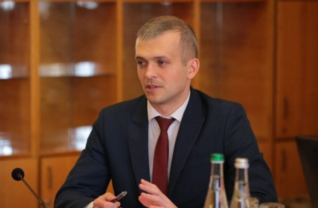 Хабар на 400 тисяч доларів: НАБУ завершило розслідувати справу ексзаступника міністра Василя Лозинського