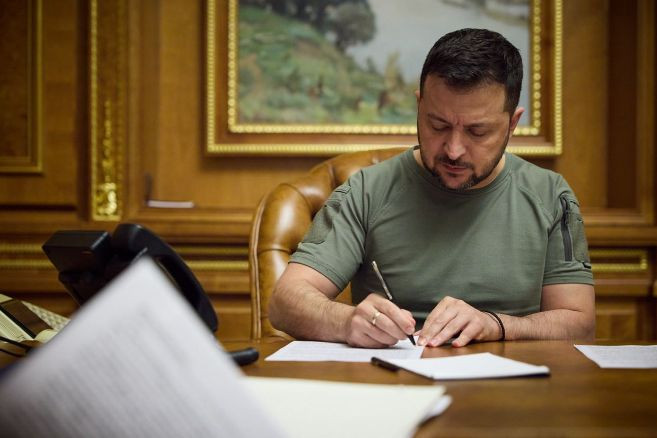 Володимир Зеленський підписав закон про відновлення декларування чиновників