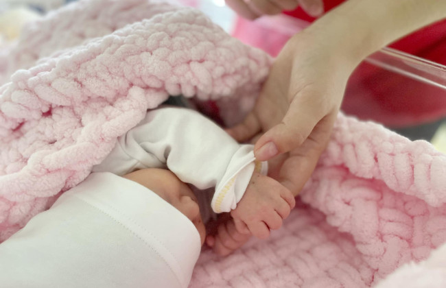 Во Львове детские хирурги удалили у новорожденной девочки килограммовую опухоль