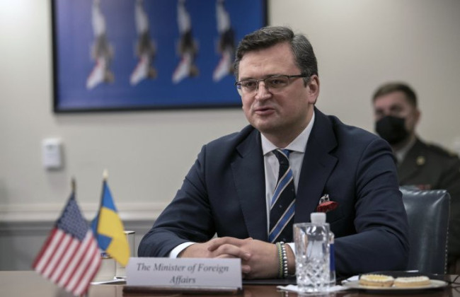 МИД запускает новый проект: дипломаты будут брать с собой на встречи мед с минных полей, уже разработан спецдизайн ульев