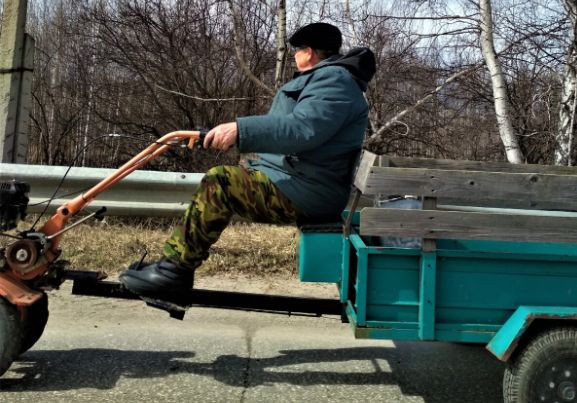 Суд наказал водителя мотоблока, который предложил взятку полицейскому