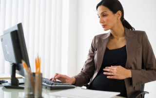 Які відпустки передбачені вагітним жінкам і працівникам з дітьми: роз’яснення Держпраці