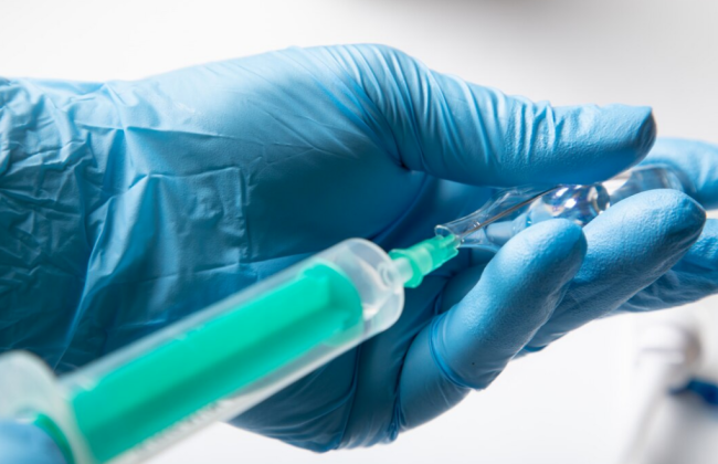 Не «40 уколов в живот»: как и когда вакцинироваться от бешенства