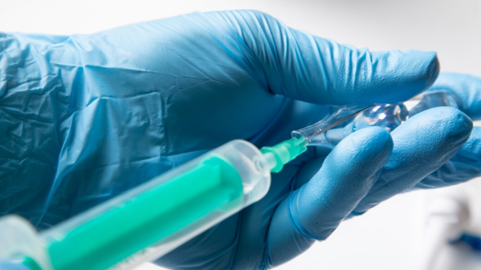 Не «40 уколов в живот»: как и когда вакцинироваться от бешенства