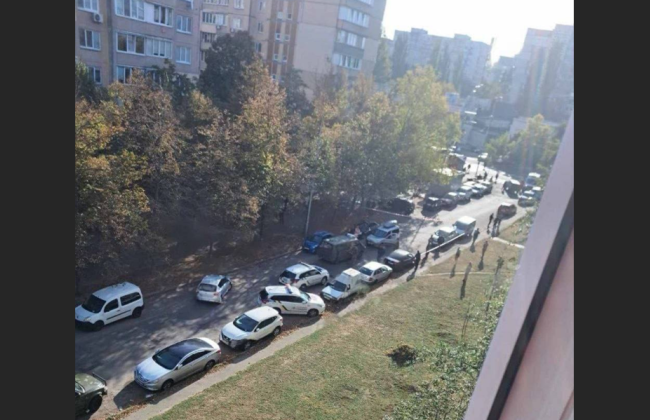 В Киеве на блокпосте военный открыл огонь по автомобилю: есть пострадавший, подробности