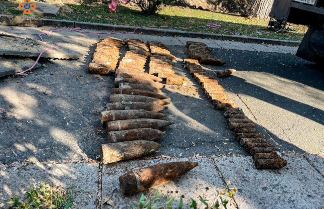 На Черкасщине во время земляных работ обнаружили снаряды времен Второй мировой войны, фото