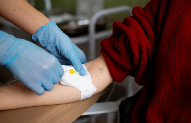 Минздрав расширил список специалистов, которые могут проводить переливание донорской крови