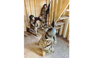 Міноборони тестує дві моделі жіночих бронежилетів, фото