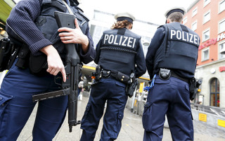 В Германии фургон с мигрантами убегал от полиции: погибли 7 человек