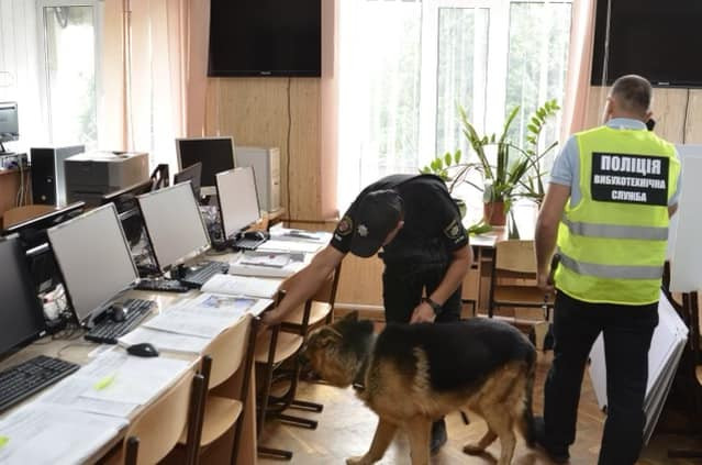 На Тернопольщине правоохранители вместо взрывчатки нашли «минировщика» местной школы