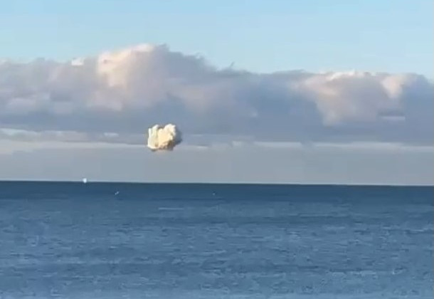 В Сочи громко: из-за атаки беспилотников закрыли российский аэропорт, видео