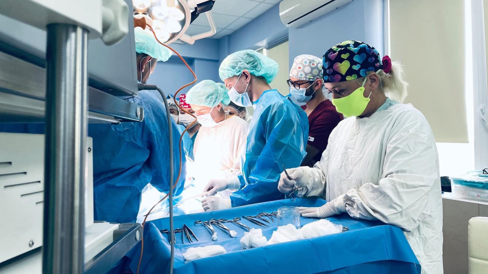 Во Львове хирурги спасли младенца, родившегося с опухолью в 1 килограмм