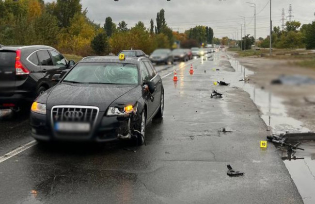В Киеве водитель Audi насмерть сбил мужчину на самокате