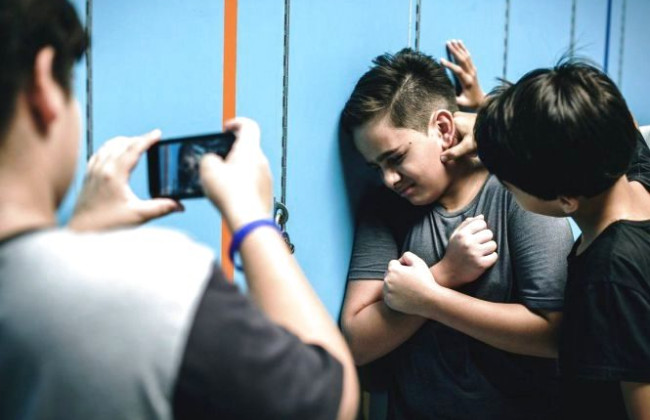 Засовывали головой в выгребную яму и заставили оголиться на камеру: в Одесской области школьники жестоко издевались над мальчиком