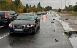 У Києві водій Audi на смерть збив чоловіка на самокаті