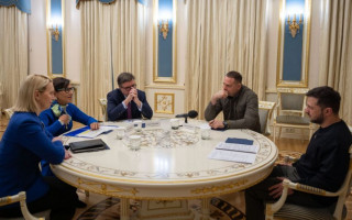 Володимир Зеленський зустрівся із спецпредставником США Пенні Пріцкер, яка відповідатиме за моніторинг реформ