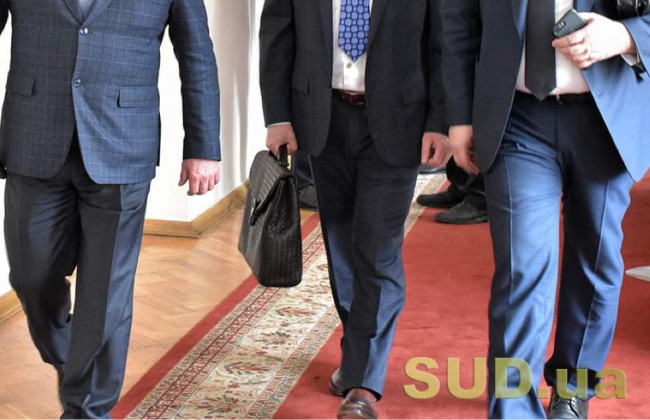 Припинення державної служби у разі виходу на пенсію та продовження перебування на держслужбі після досягнення 65-річного віку – роз’яснення НАДС