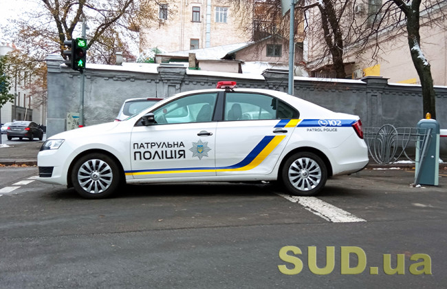 Патрульный полицейский работал ночью водителем такси, но попался, когда подвозил девушек