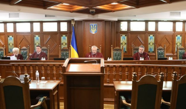 КСУ вирішить питання конституційності норми щодо набрання сили рішень органів адвокатського самоврядування
