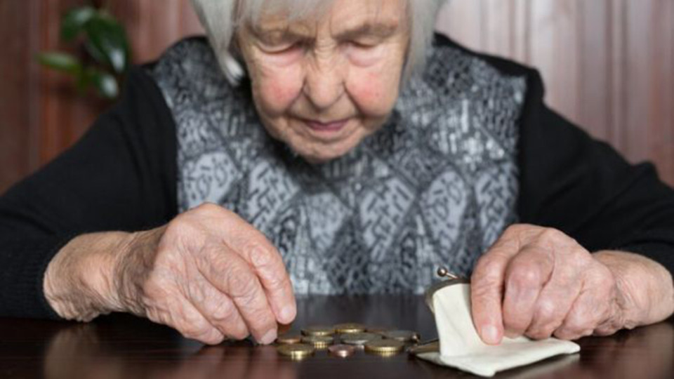 Стало известно, сколько украинцев получают пенсию меньше 3000 гривен
