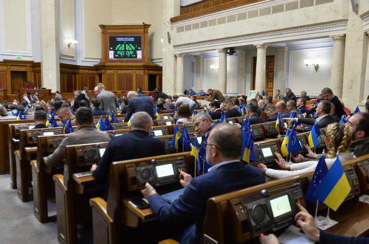 Рада проголосовала в первом чтении за запрет УПЦ МП