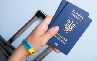 Чи може батько отримати закордонний паспорт дитини, якщо документи на оформлення подавала мати