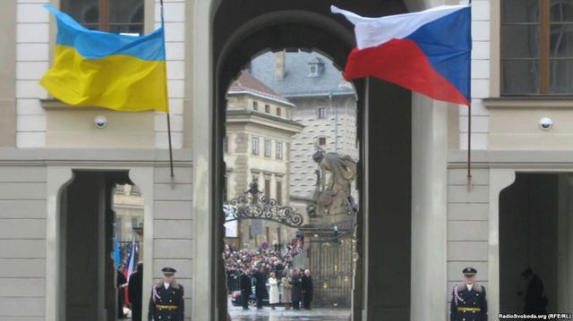 Как украинцам покинуть Чехию, имея временную защиту: объяснение