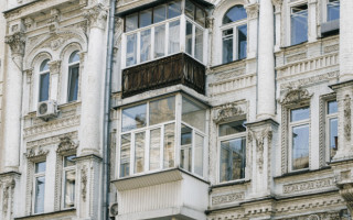 У Києві планують збільшити штрафи за балкони та прибудови до будівель в історичних районах міста