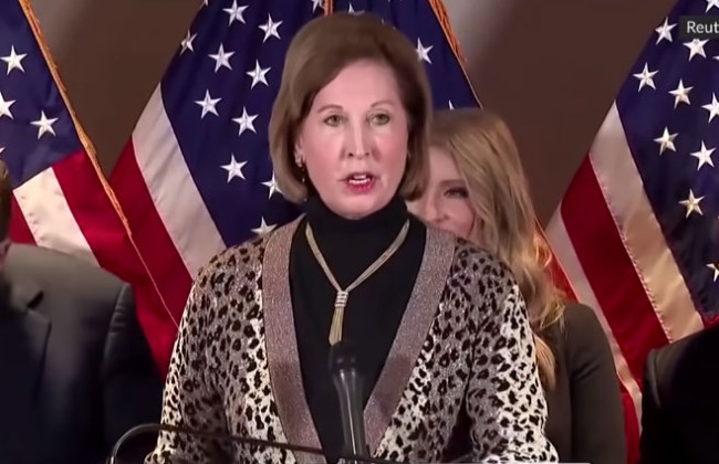 Юрист Трампа Сидни Пауэлл признала себя виновной в шести преступлениях