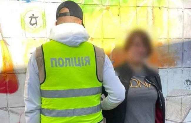 Ударила пенсионерку по голове и ограбила ее: в Киеве задержали женщину