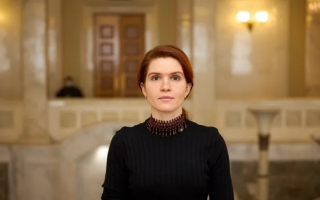 Мар’яна Безугла вирішила опитати громадян, чи хочуть вони, щоб нардепи відправилися на фронт