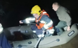 На Київщині рятувальники витягли з води трьох рибалок