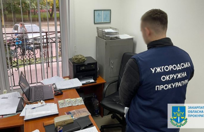 Погорел на взятке: в Ужгороде заведующему кафедрой военной подготовки сообщили о подозрении
