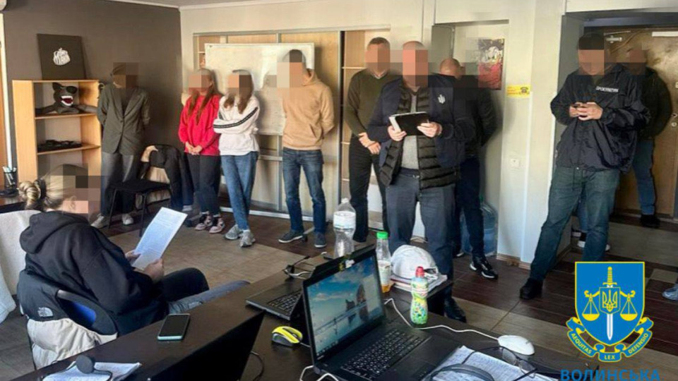 «Заробляли» 2 млн грн щомісяця: у Луцьку викрили шахрайський кол-центр