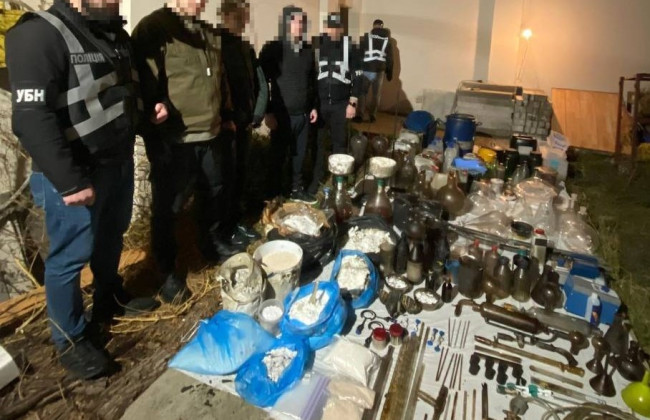 На Киевщине два «наркобарона» руководили производством и сбытом психотропных веществ по Украине