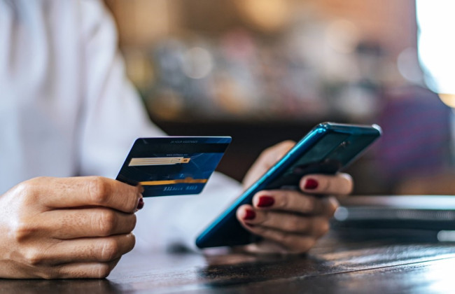 У клиентки банка мошенники списали средства со счета, а банк отказался вернуть ей средства, - Верховный Суд решил дело