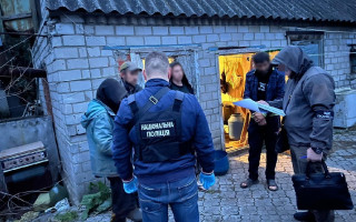 На Дніпропетровщині фермер тримав у рабстві десятьох людей, фото