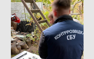 Готували вибухи на об'єктах ЗСУ та Міноборони: затримали агентурно-бойову групу фсб