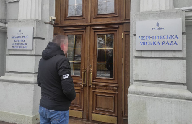 В Черниговском городском совете обыски: правоохранители проверяют законность «каникул» за границей исполняющего обязанностей городского головы