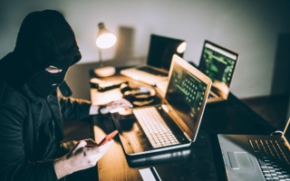 Українців попередили про шахраїв: з іноземних номерів пропонують легку роботу