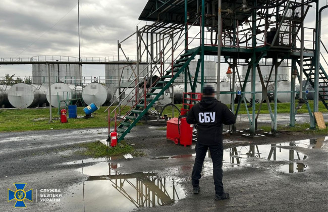 На Закарпатье на топливных махинациях разоблачили кума Медведчука