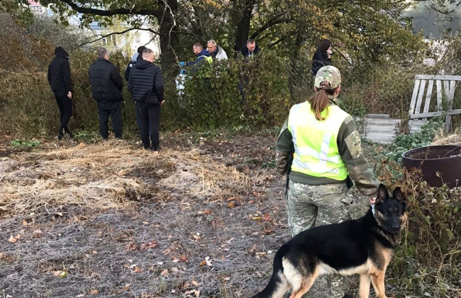 В Киеве правоохранители нашли наркорассадник и пресекли сбыт наркотиков через почтоматы