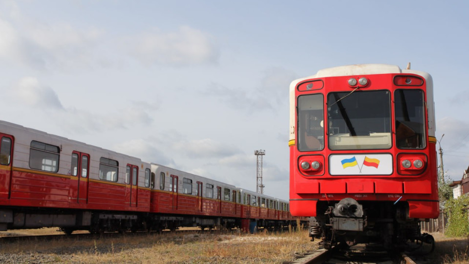 Київський метрополітен отримав 60 вагонів із Варшави, фото