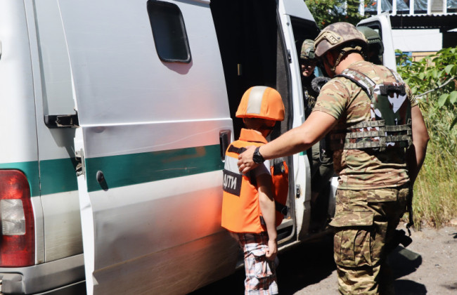 Харьковская ОВА планирует объявить принудительную эвакуацию детей из 10 населенных пунктов