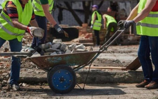 Кабмін збільшив в 1,5 раза оплату за виконання суспільно корисних робіт
