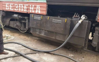 Зливали з локомотивів «Укрзалізниці» пальне на 1,5 млн гривень: викрито міжрегіональну злочинну групу