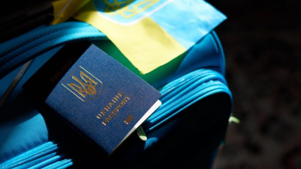 Остались без паспорта, пока оформляется новый: как украинцам удостоверить личность