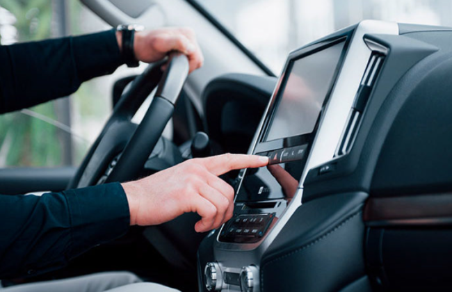 Переход на зимнее время: нужно ли переводить часы в автомобиле